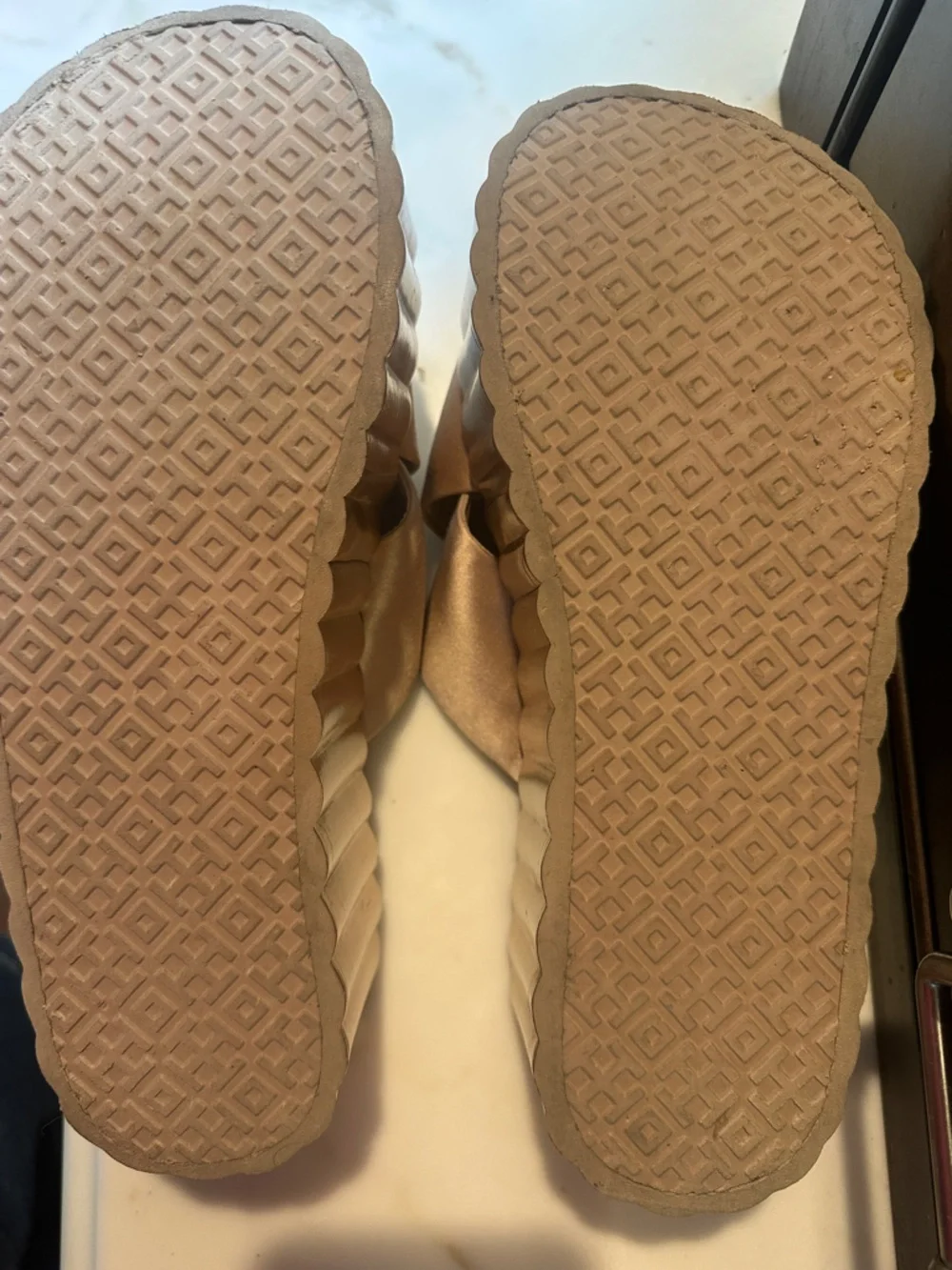 Tory Burch Satin Scallop Platform Sandal - Picture 4 of 8
